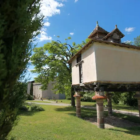 Couette-café Château De Mayragues 3*
